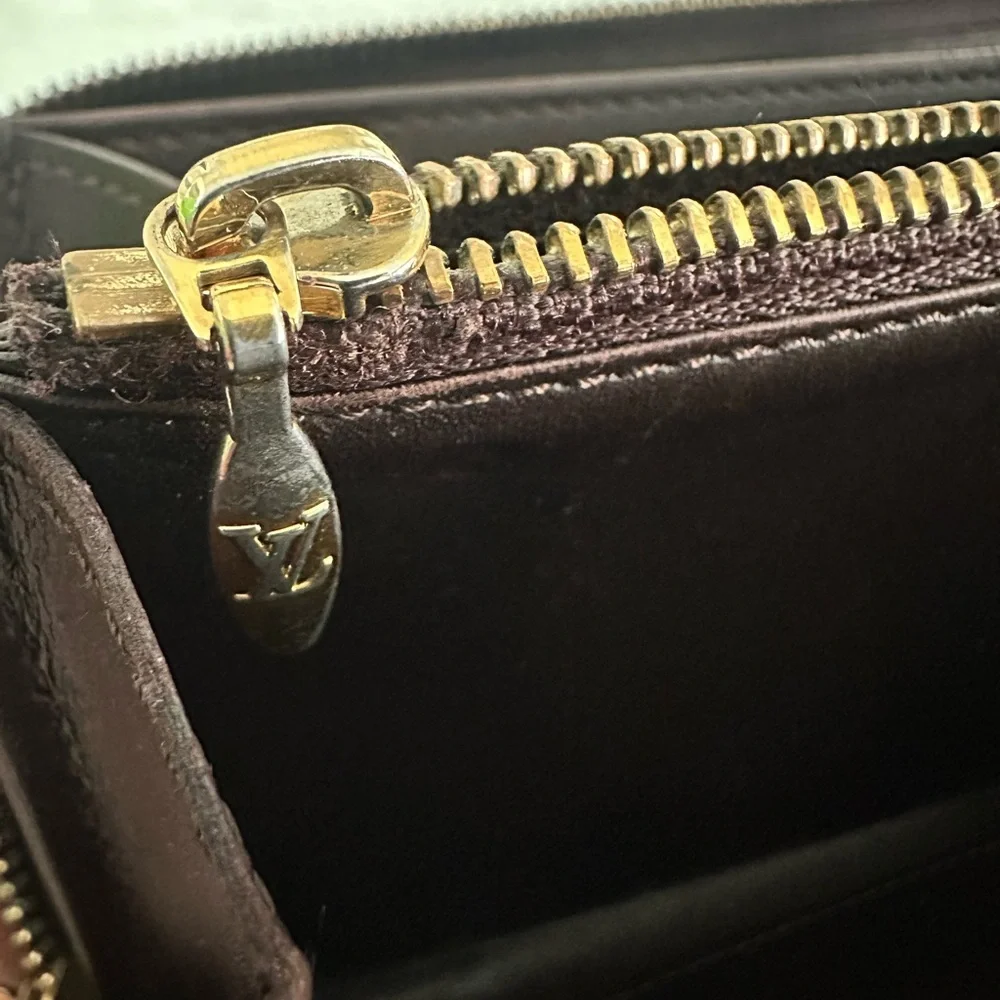 Louis Vuitton Vernis Amarante Zip‎ Around Wallet